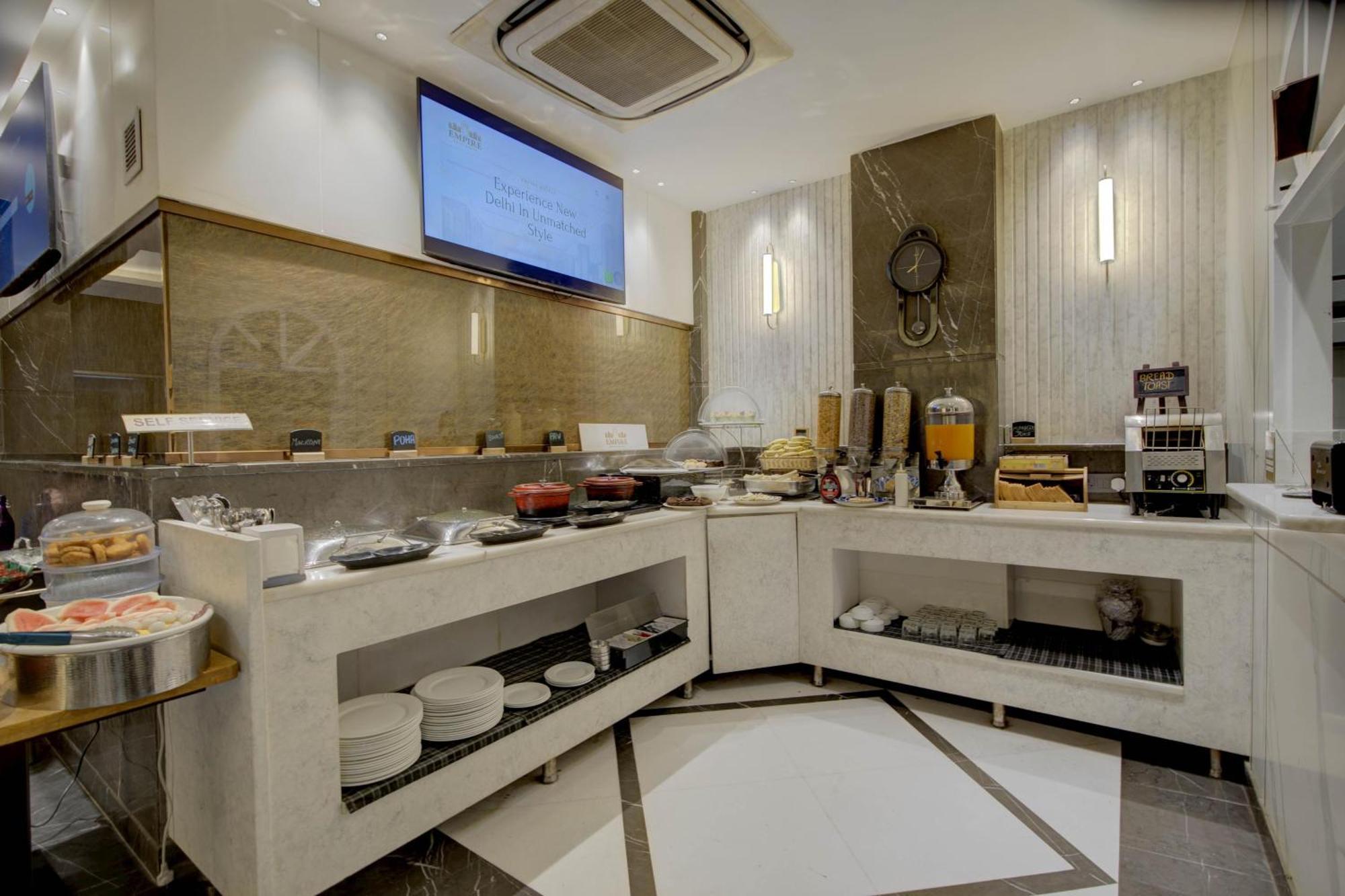 Hotel Delhi 55 -City Center New Delhi Bagian luar foto