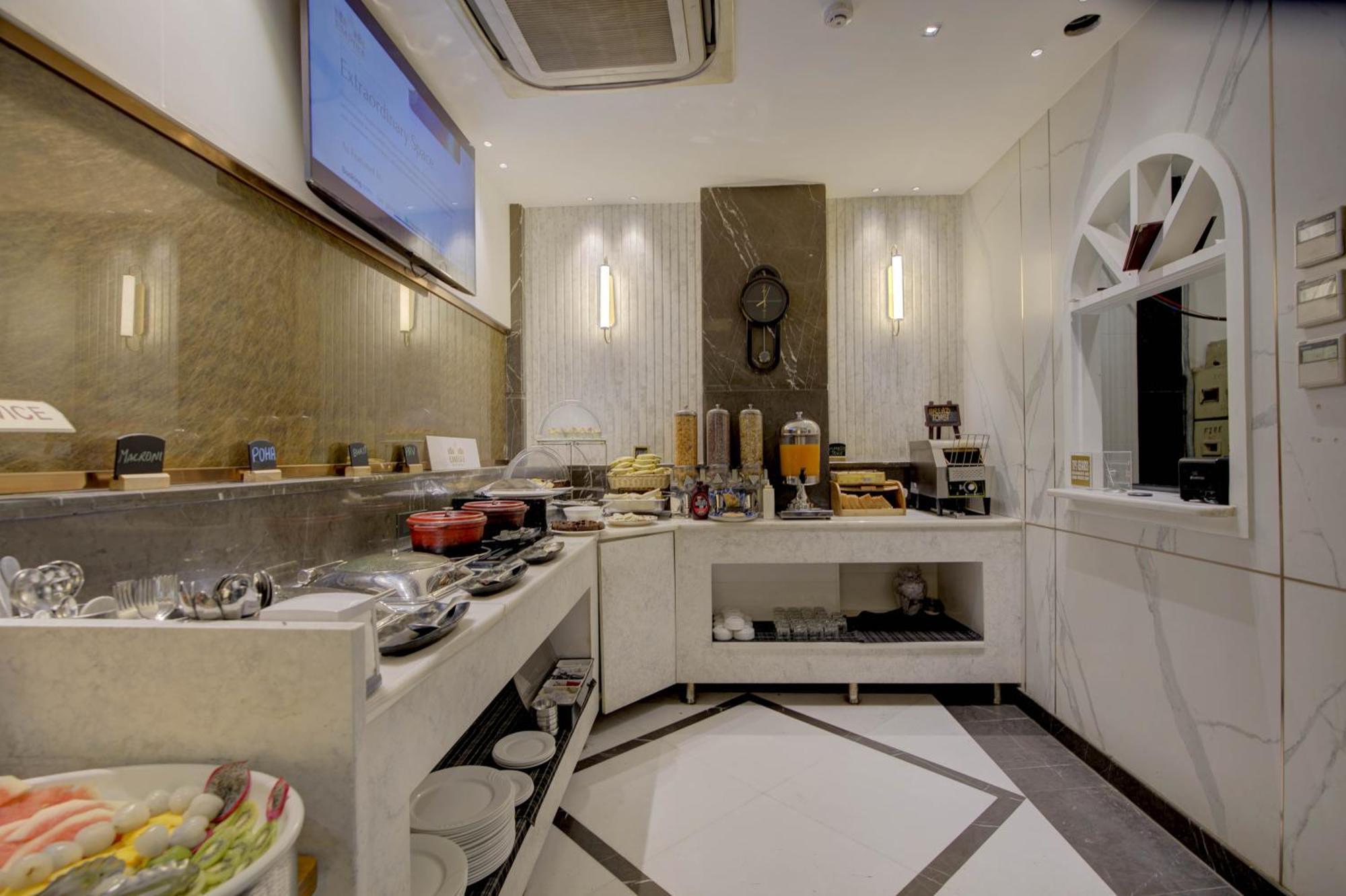 Hotel Delhi 55 -City Center New Delhi Bagian luar foto