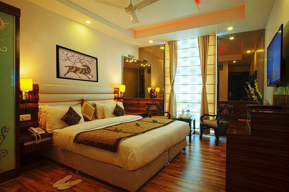Hotel Delhi 55 -City Center New Delhi Bagian luar foto