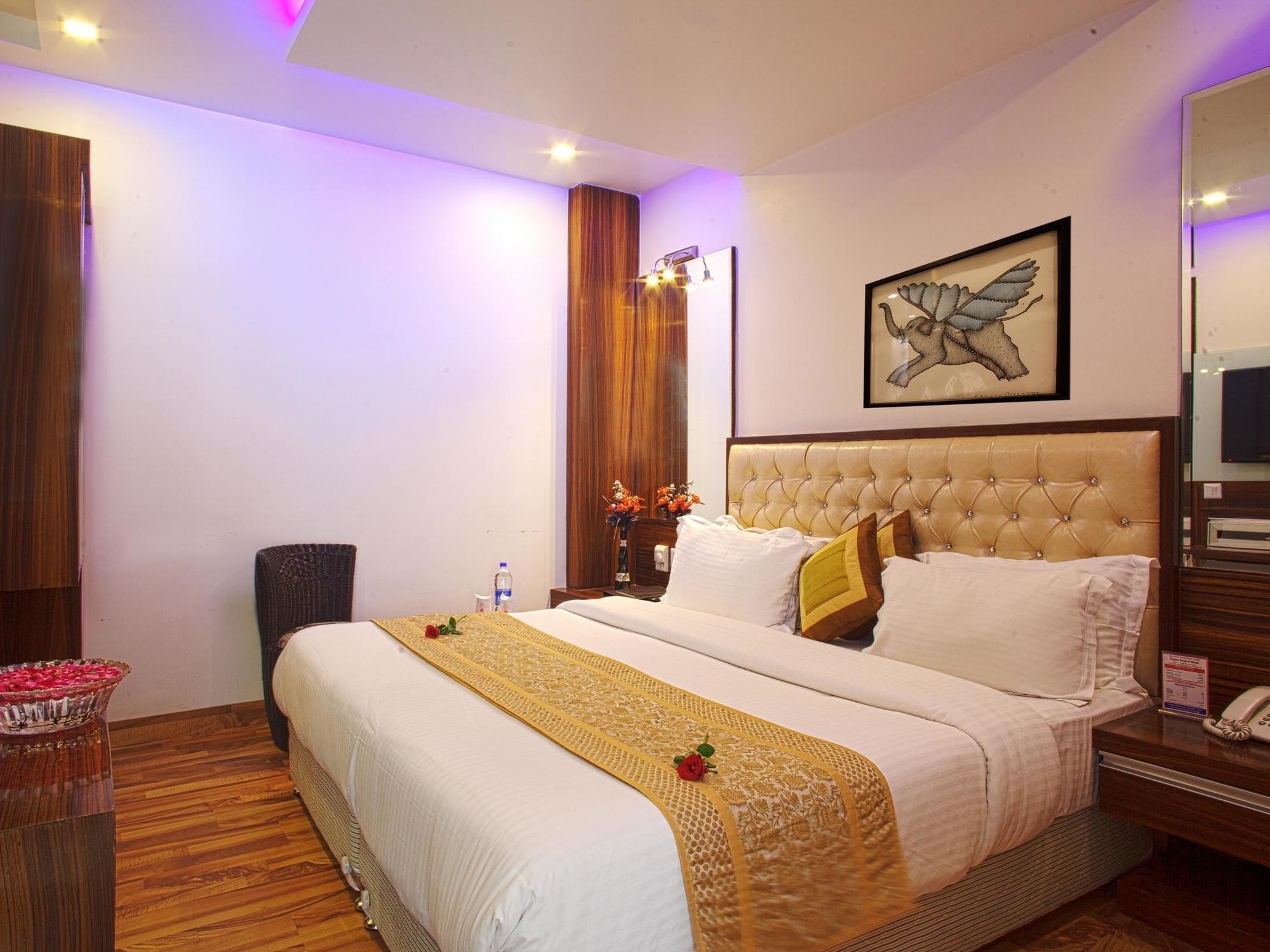 Hotel Delhi 55 -City Center New Delhi Bagian luar foto