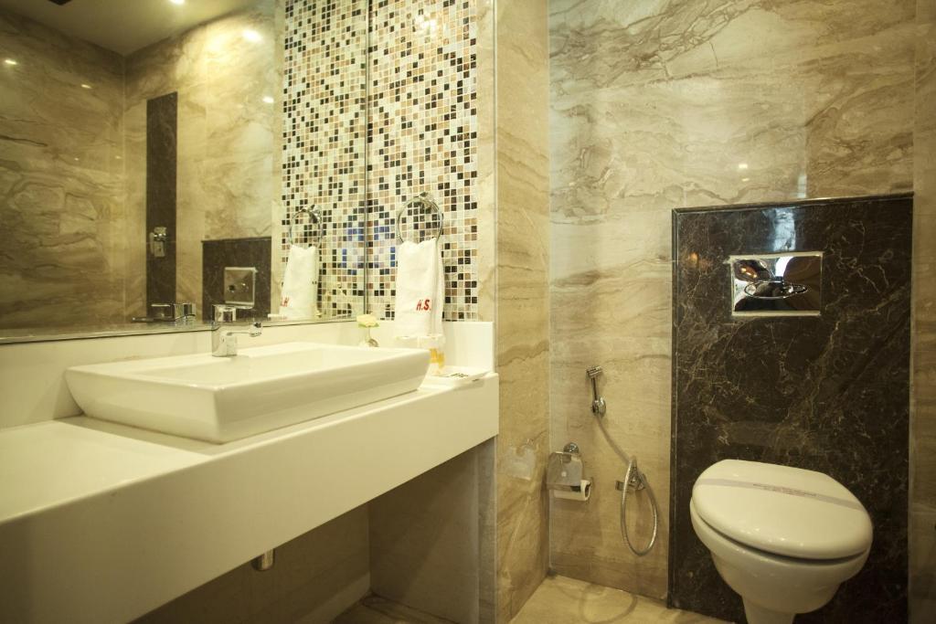 Hotel Delhi 55 -City Center New Delhi Bagian luar foto