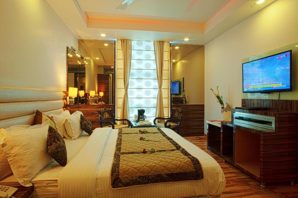 Hotel Delhi 55 -City Center New Delhi Bagian luar foto