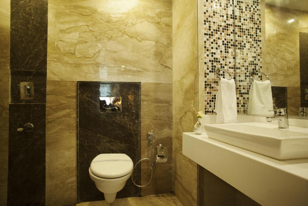 Hotel Delhi 55 -City Center New Delhi Bagian luar foto