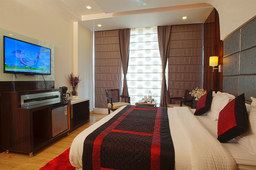 Hotel Delhi 55 -City Center New Delhi Bagian luar foto