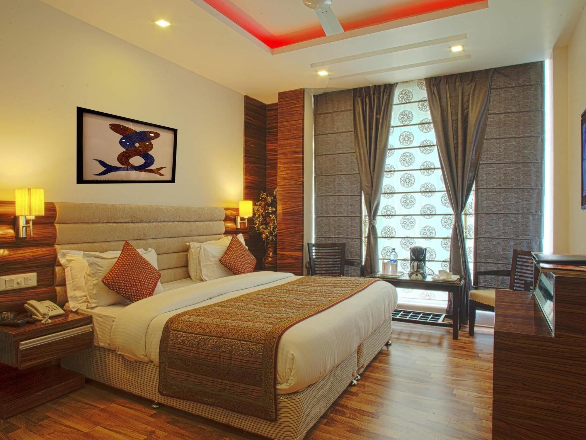 Hotel Delhi 55 -City Center New Delhi Bagian luar foto