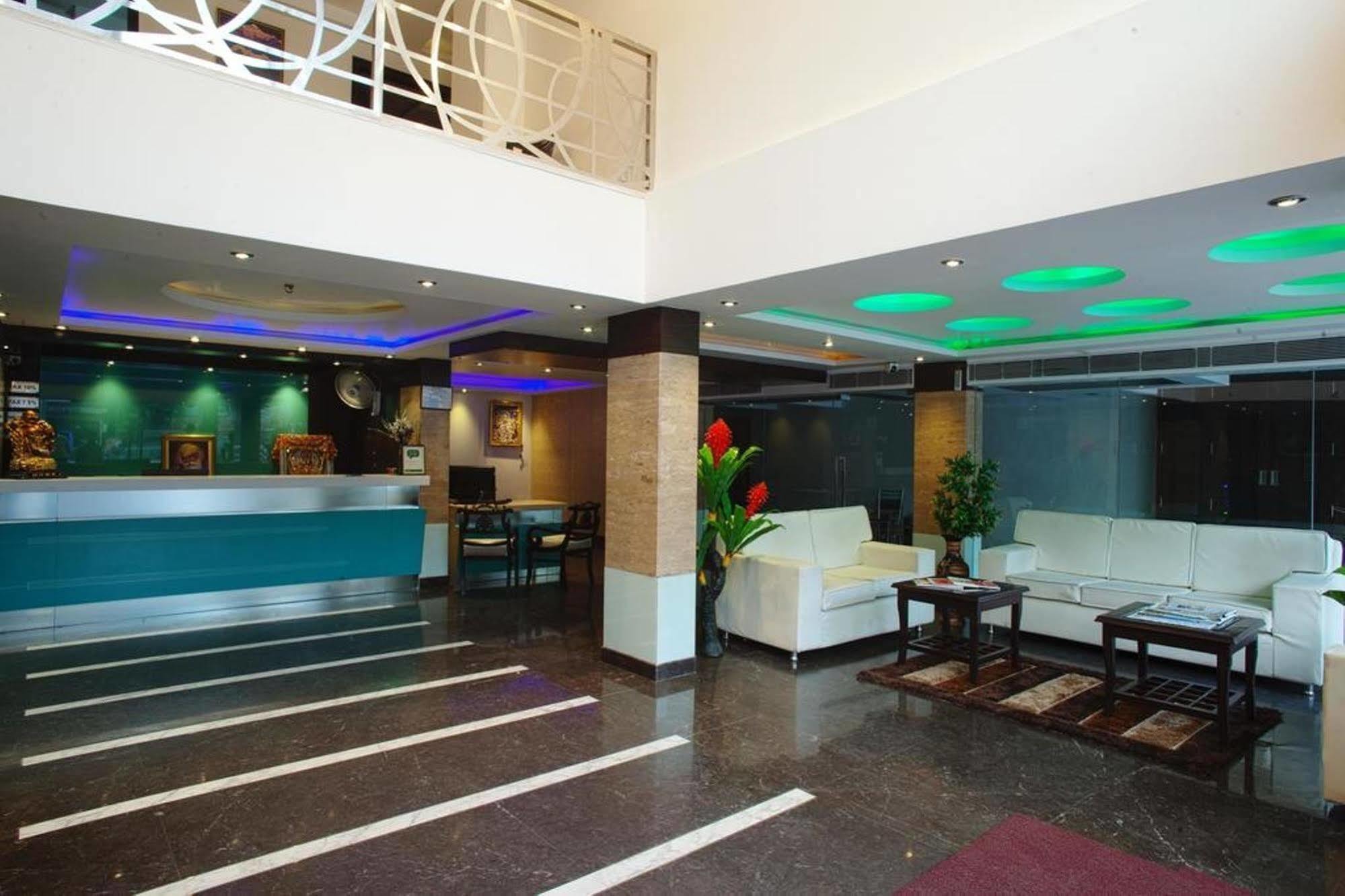 Hotel Delhi 55 -City Center New Delhi Bagian luar foto