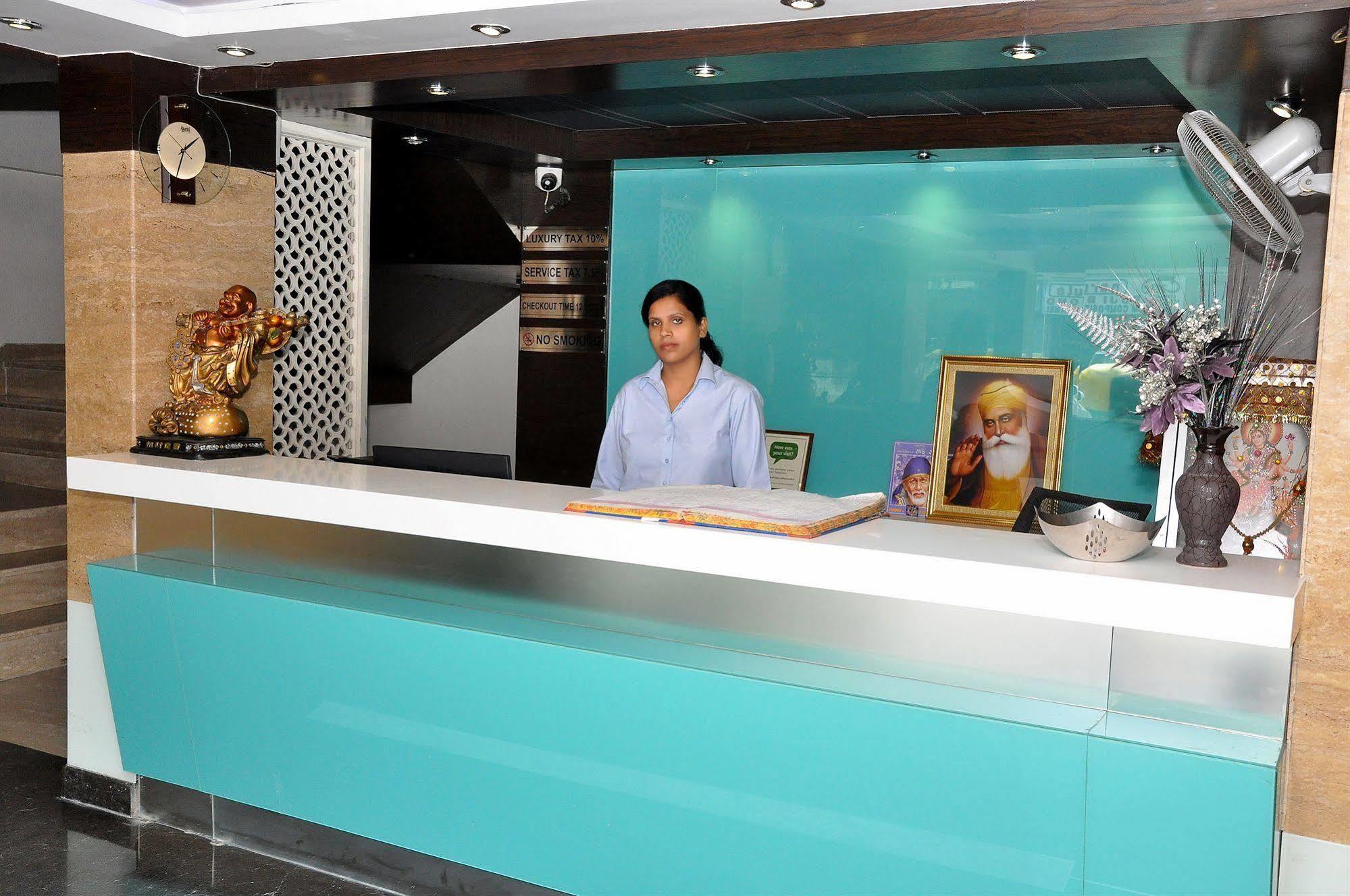 Hotel Delhi 55 -City Center New Delhi Bagian luar foto